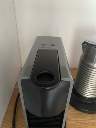 Cafetera Nespresso Krups Essenza Gris