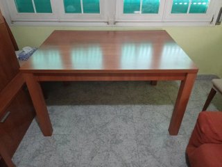 Mesa de comedor de madera 0€