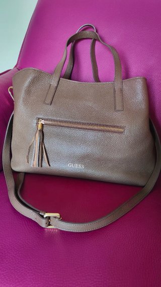 Borsa Guess Chic e versatile marrone
