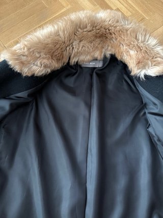 Giacca da donna con pelo sul collo