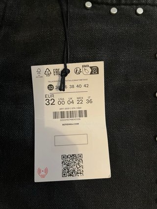 Pantalones Bershka negros con tachuelas