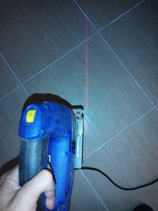 Sierra da intarsio con laser integrato