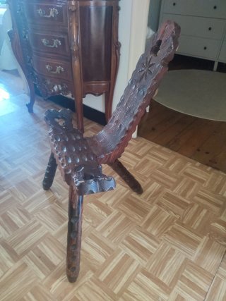 Silla antigua castellana de madera