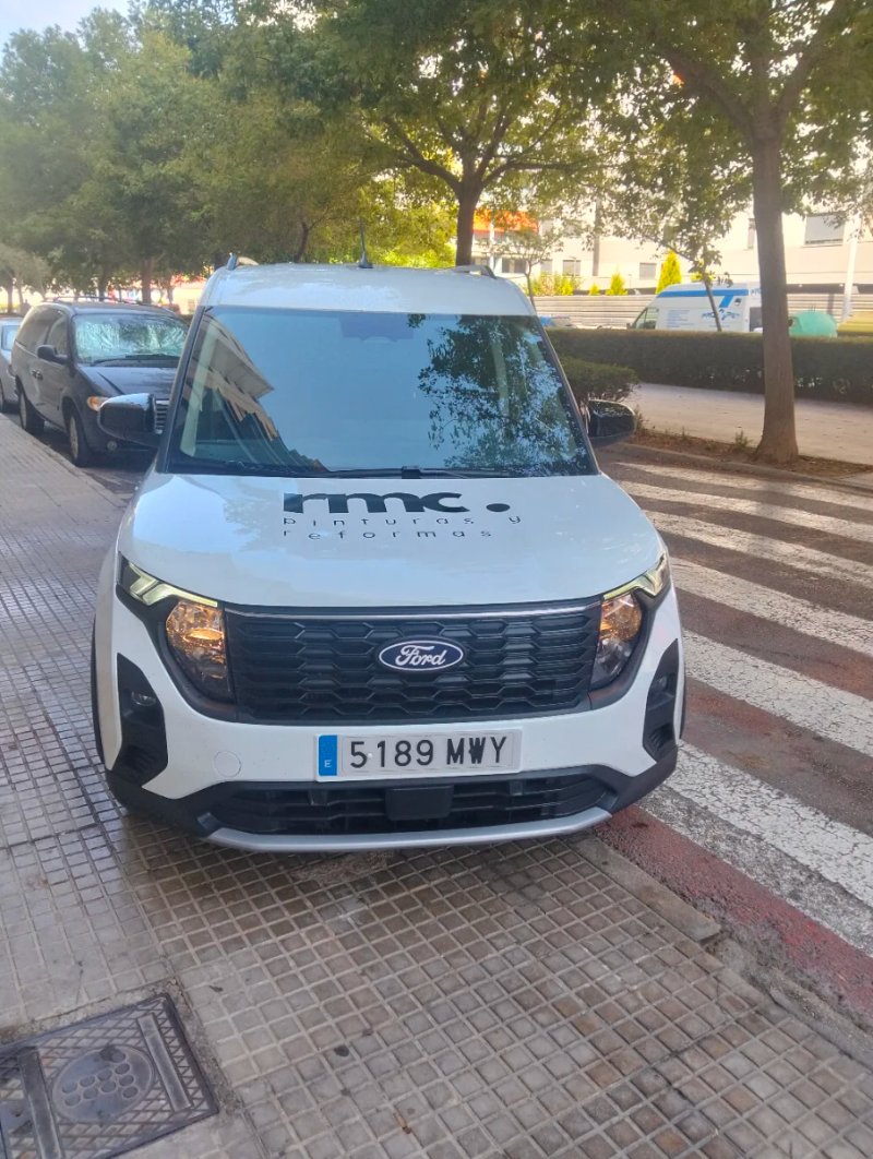 Ford Transit Courier 2024, foto 2
