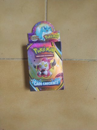 Caja Pokémon Megaevolución Caos Creciente