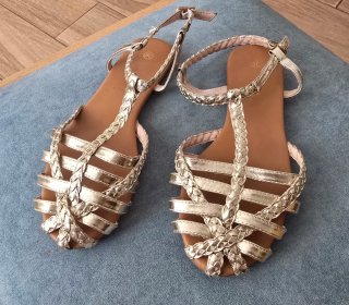 Sandalias doradas