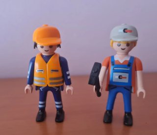 2 Playmobil mecánico y operario