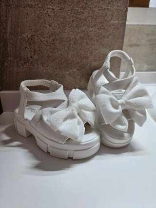 Sandali per bambina con fiocco bianco