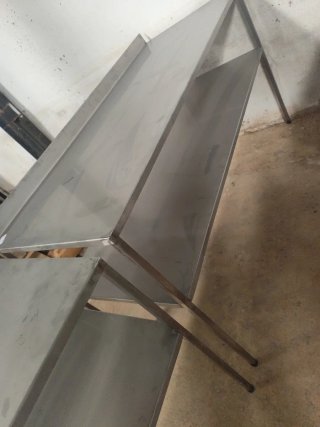 MESA ACERO CON ESTANTE 1.5 M MIRA MI PERFIL