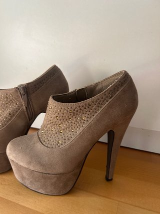 Botines Tacon Beige y Dorado
