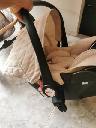 Carrito de bebe con regalo