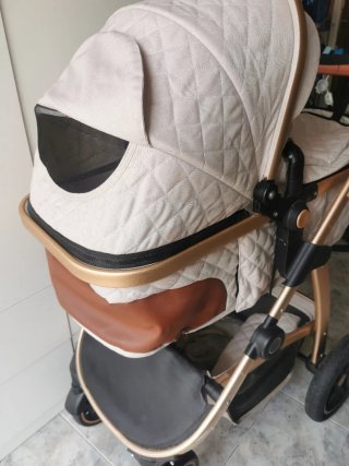 Carrito de bebe con regalo