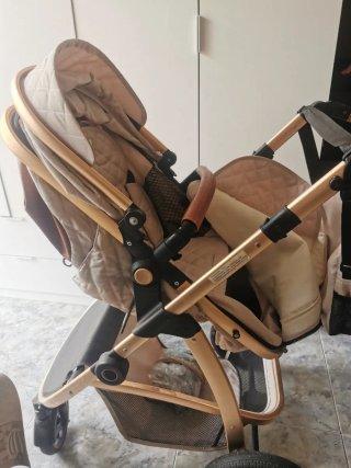 Carrito de bebe con regalo