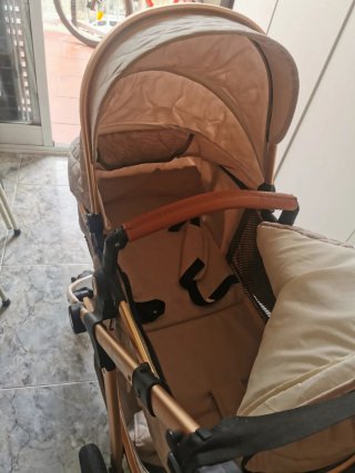 Carrito de bebe con regalo
