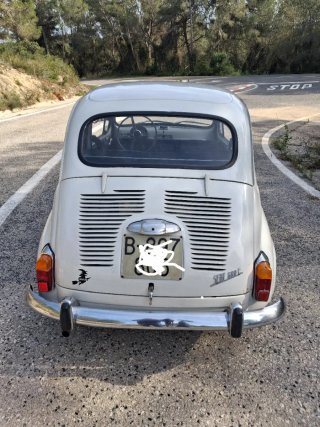SEAT 600