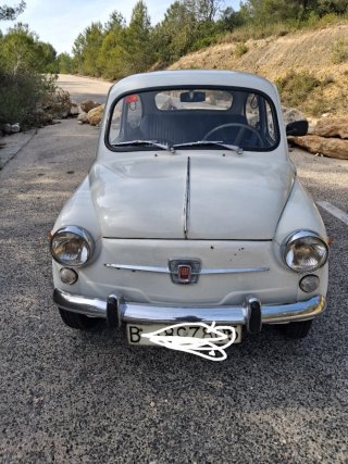 SEAT 600
