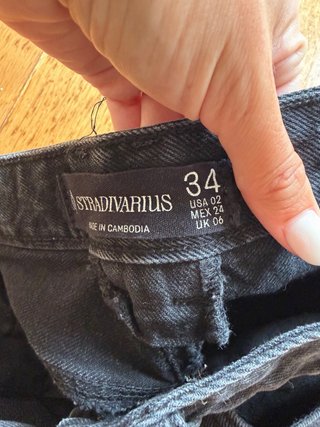 Pantalón corto vaquero negro desgastado