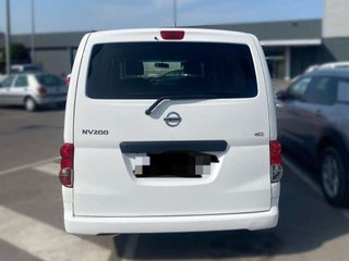 NISSAN nv200