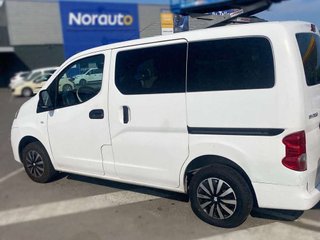 NISSAN nv200