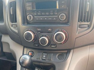 NISSAN nv200