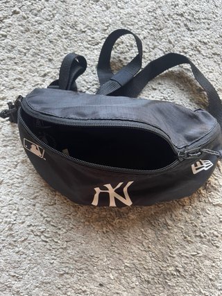 Riñonera New Era NY Yankees Negra