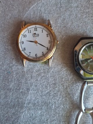 Lotto di 8 orologi per ricambi