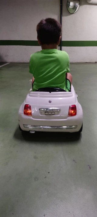 Coche eléctrico infantil Fiat 500 blanco