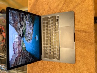 MacBook Air 13 M3 Medianoche