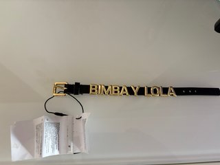 Pulsera Bimba y Lola negra con letras doradas