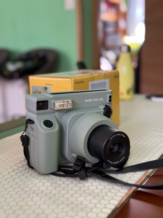 Cámara Fujifilm Instax Wide 400 Verde (CON CAJA)
