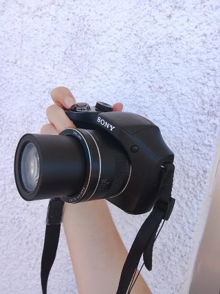 Fotocamera Sony con zoom ottico 35x