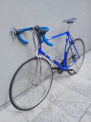 Bicicleta de carretera GIOS azul