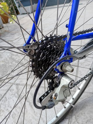 Bicicleta de carretera GIOS azul