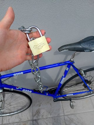 Bicicleta de carretera GIOS azul