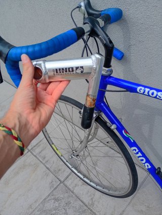 Bicicleta de carretera GIOS azul