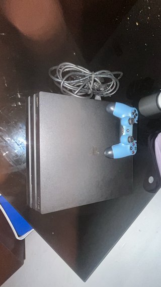 PS4 Pro 1TB + Mando Blu