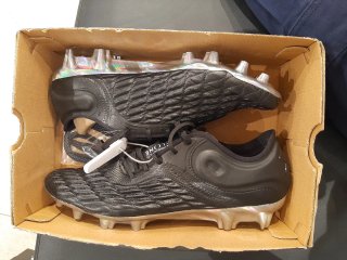 Botas Fútbol Under Armour Magnético Clone