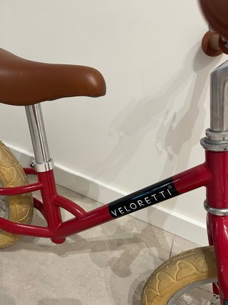 Bicicleta senza pedali Veloretti rossa