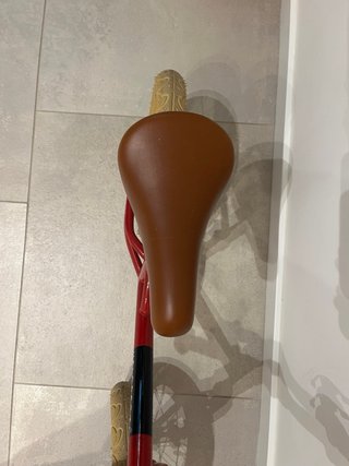 Bicicleta senza pedali Veloretti rossa