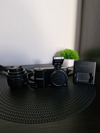 Samsung NX1000 + Lente 20-50mm