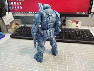 Doom Slayer figura 18cm impresa en 3D