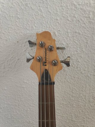 Bajo Rochester Negro y Amplificador Blackstar