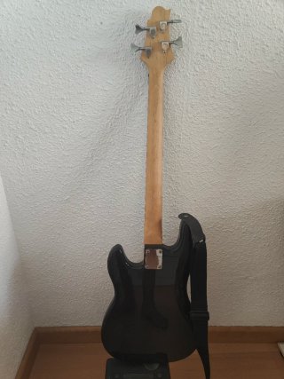 Bajo Rochester Negro y Amplificador Blackstar