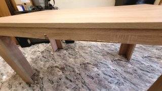 Mesa de comedor de madera color beige/marrón