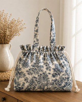 Bolso Bucket Bag Estampado Floral Azul y Blanco