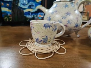 Bonito juego de té/café de artesanía.