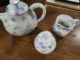 Bonito juego de té/café de artesanía.