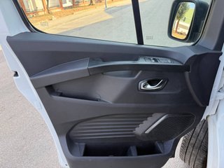 RENAULT Trafic Combi 9 2.0dCi Energy Blue