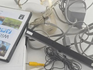 Nintendo Wii + Cables + 2 Juegos