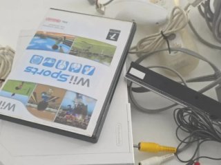Nintendo Wii + Cables + 2 Juegos